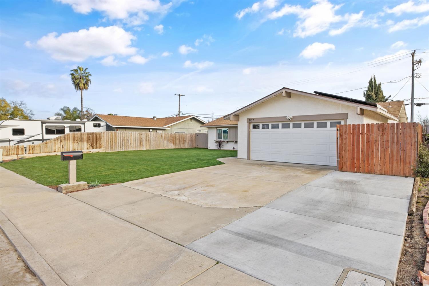 887 Linda Lee Cir, Lemoore, CA 93245