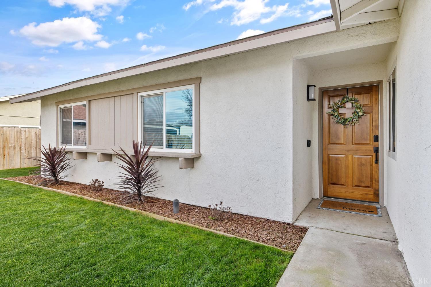 887 Linda Lee Cir, Lemoore, CA 93245