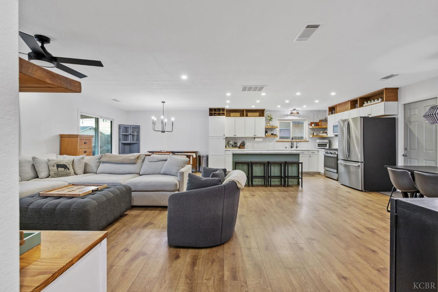 887 Linda Lee Cir, Lemoore, CA 93245