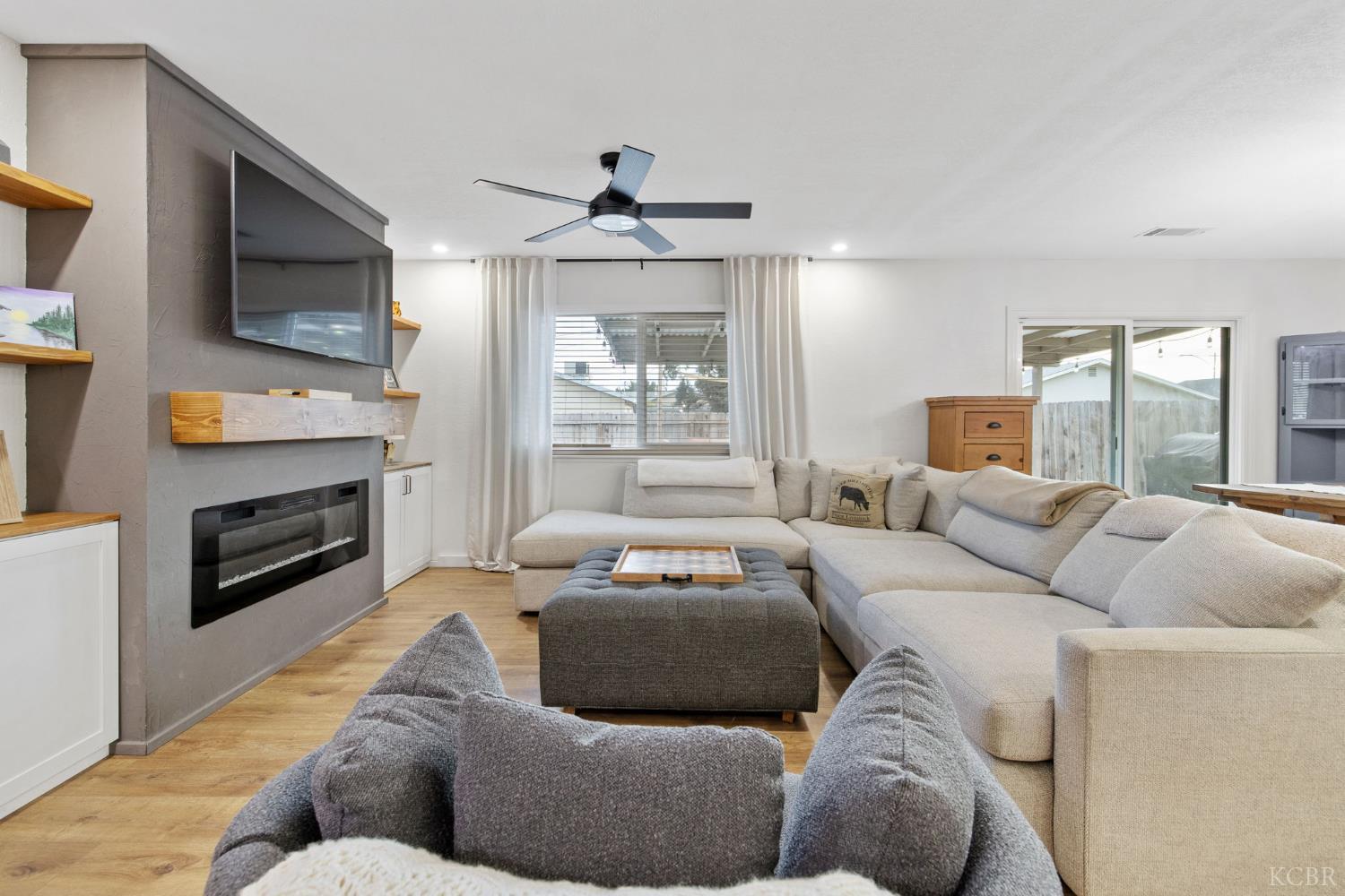 887 Linda Lee Cir, Lemoore, CA 93245