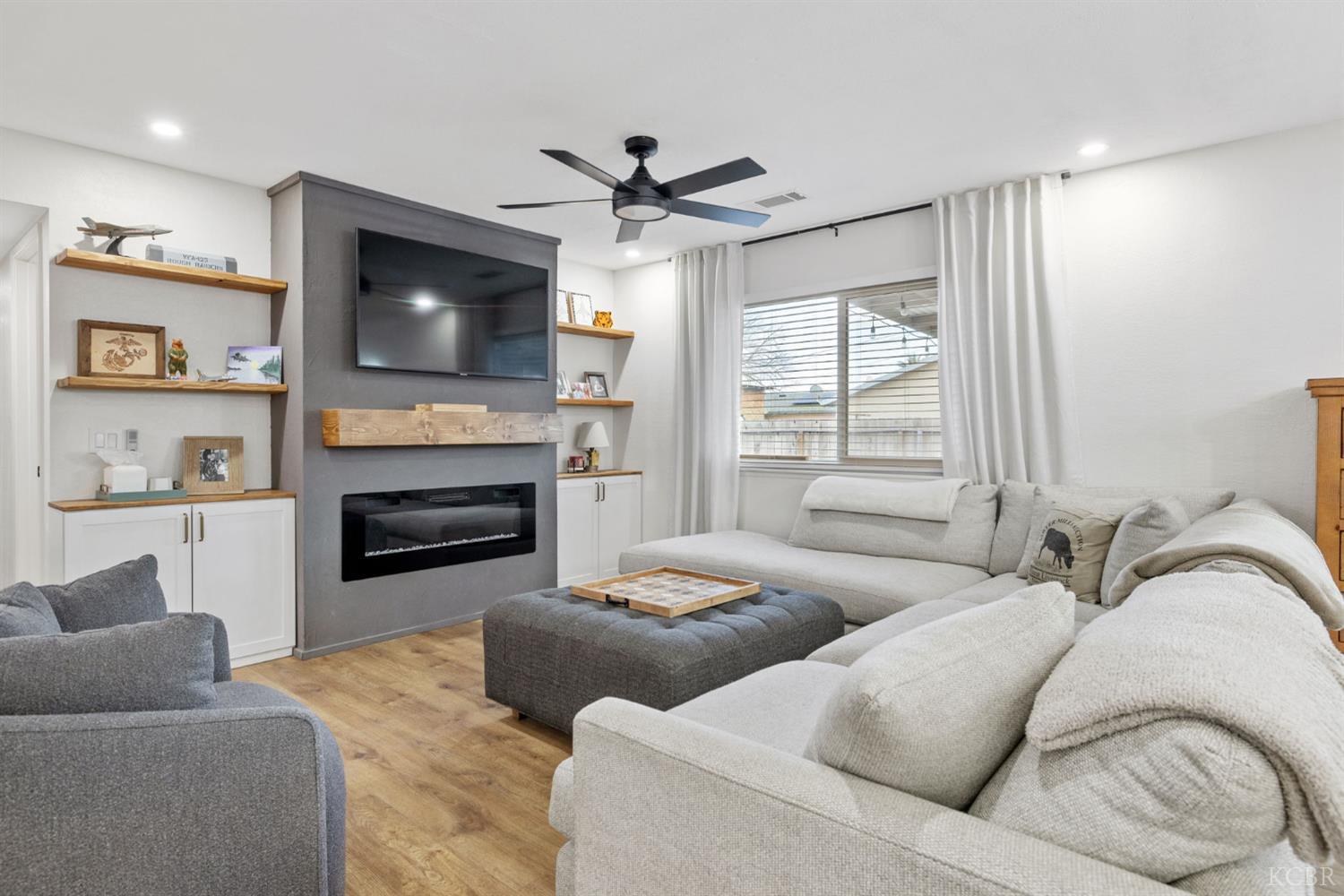 887 Linda Lee Cir, Lemoore, CA 93245