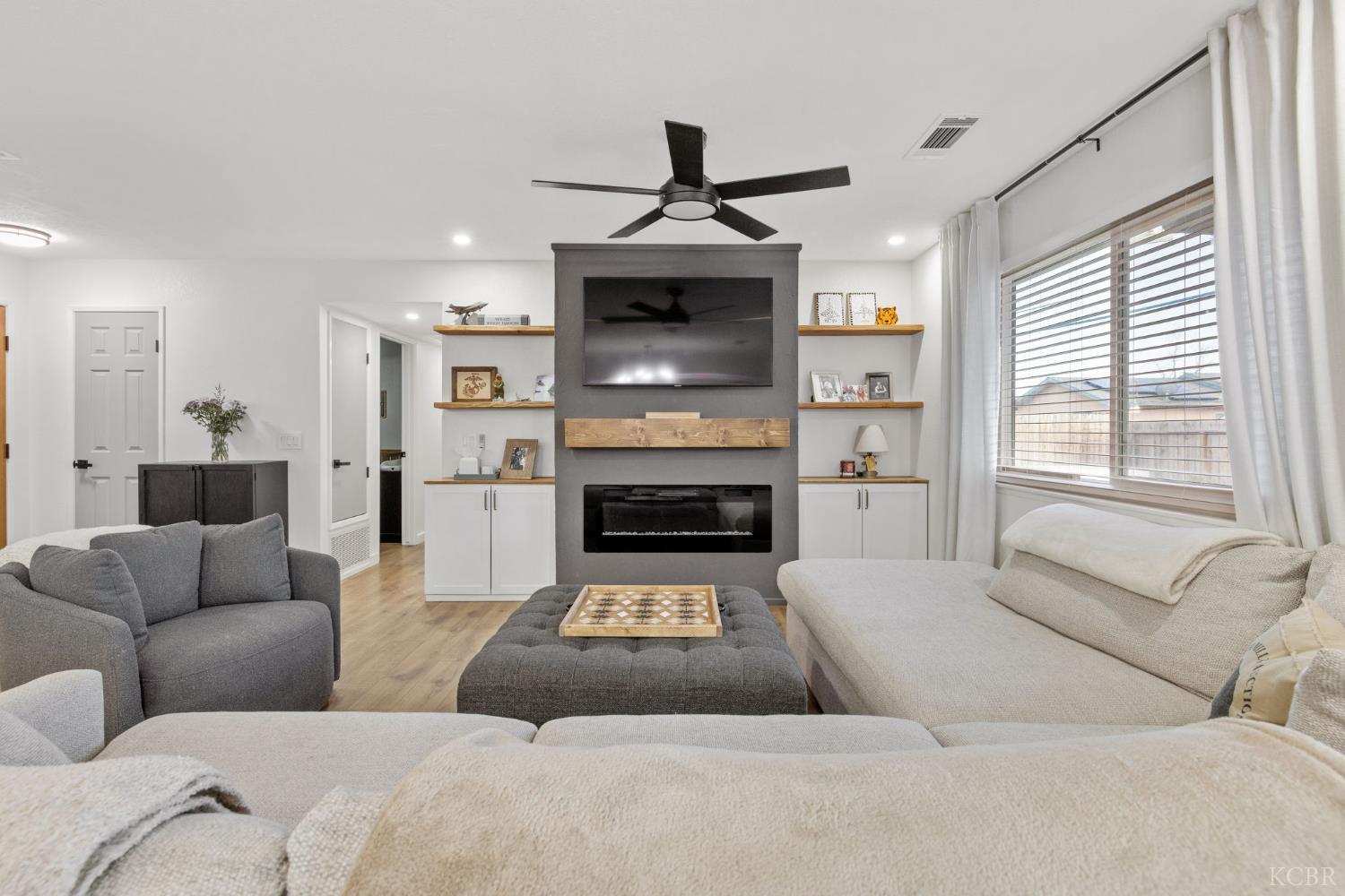 887 Linda Lee Cir, Lemoore, CA 93245