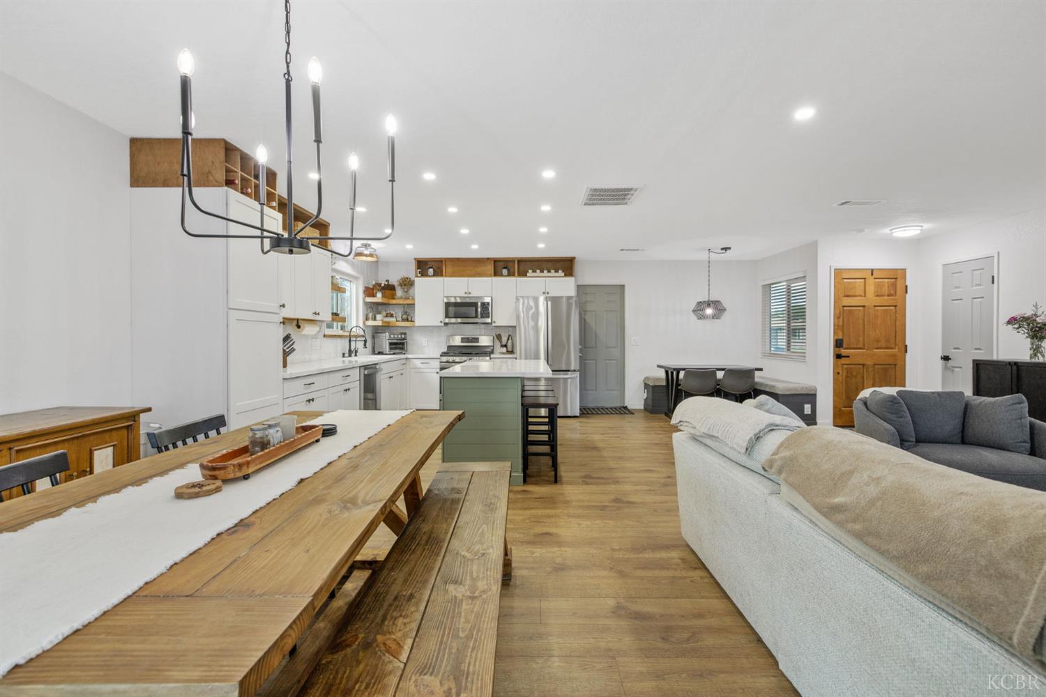 887 Linda Lee Cir, Lemoore, CA 93245