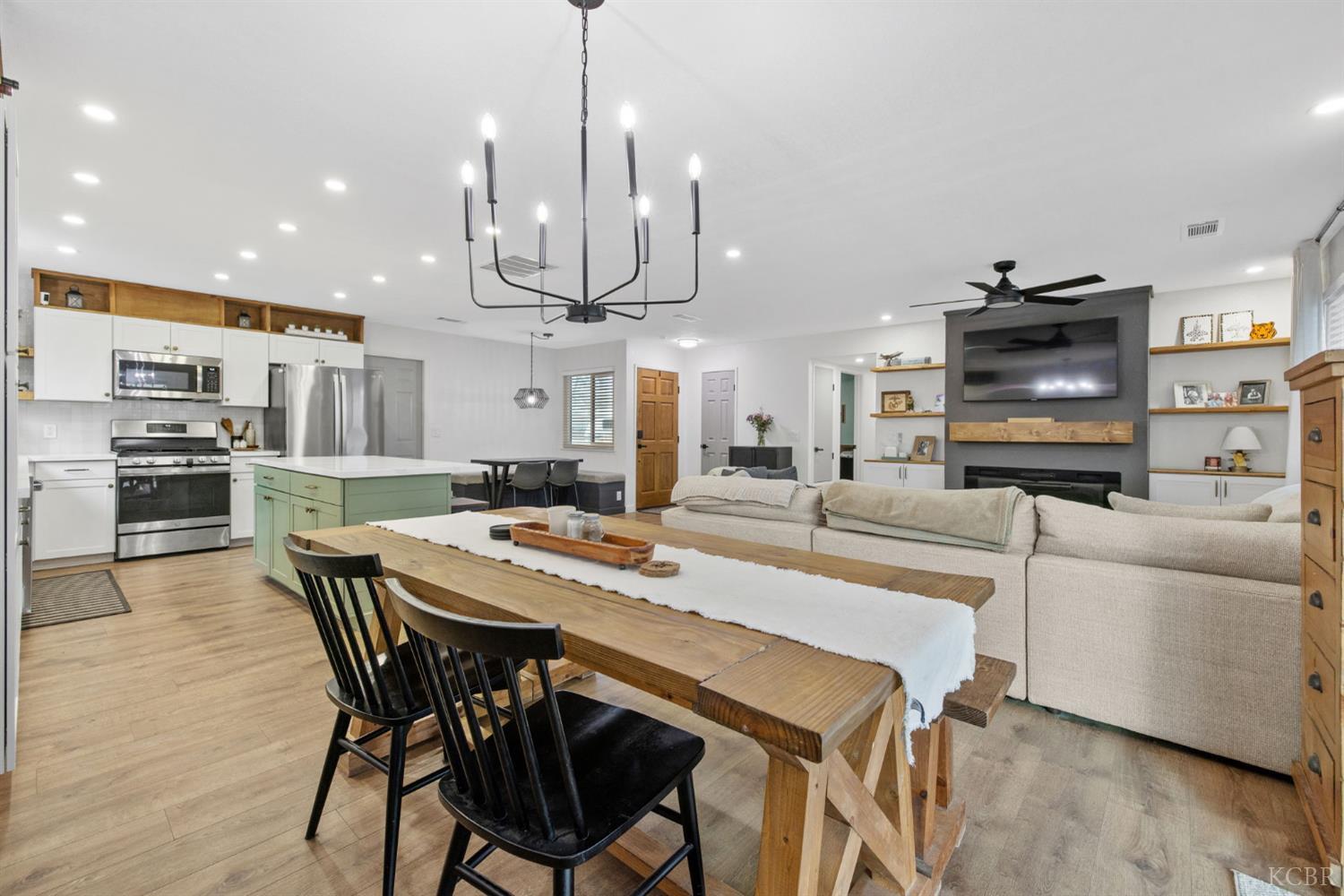 887 Linda Lee Cir, Lemoore, CA 93245