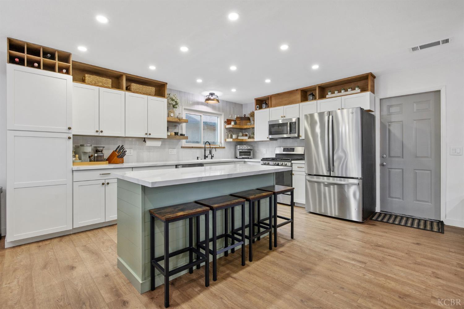 887 Linda Lee Cir, Lemoore, CA 93245