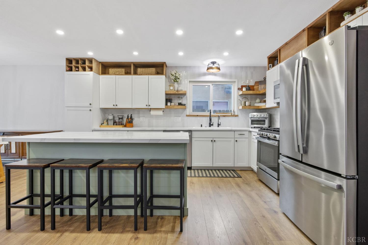 887 Linda Lee Cir, Lemoore, CA 93245