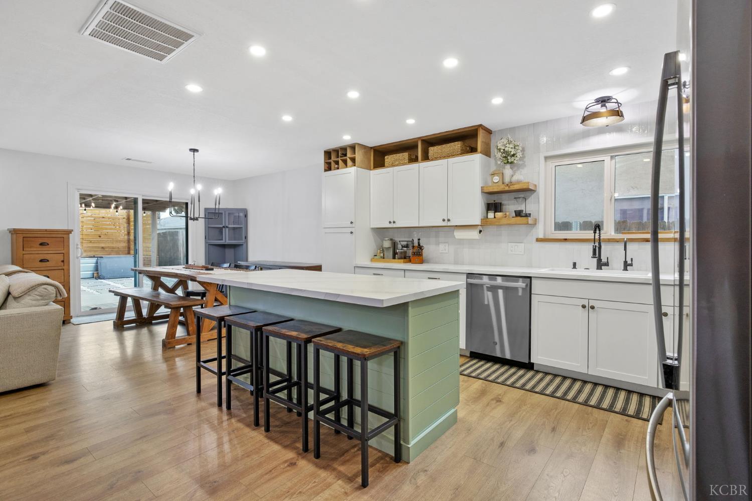 887 Linda Lee Cir, Lemoore, CA 93245