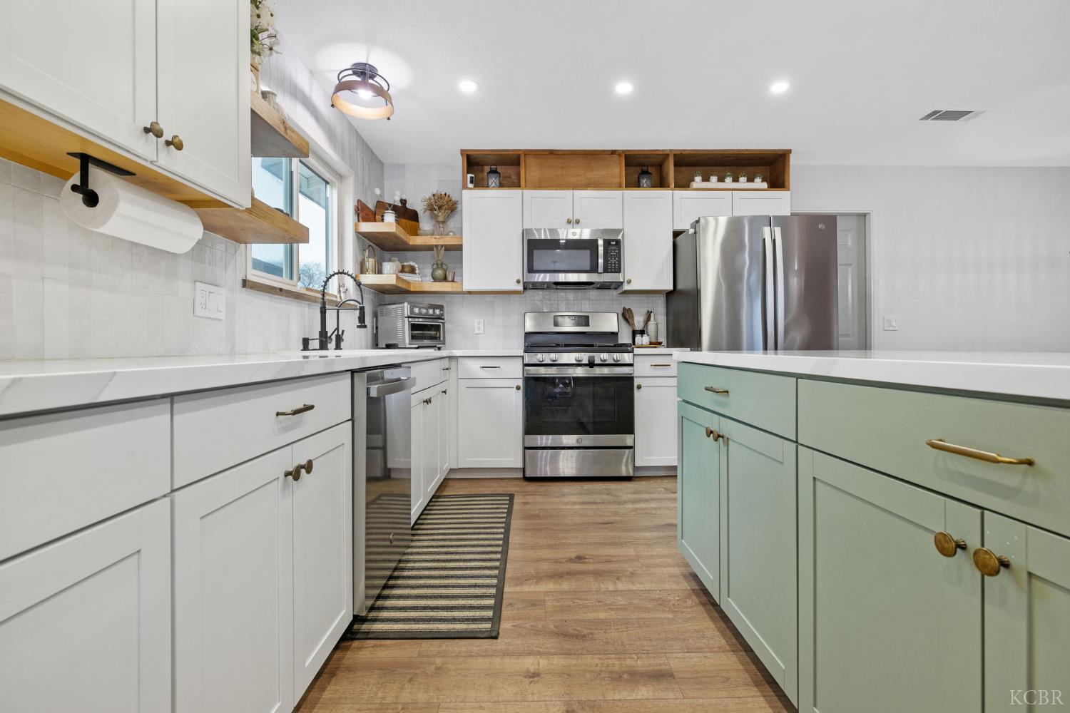 887 Linda Lee Cir, Lemoore, CA 93245