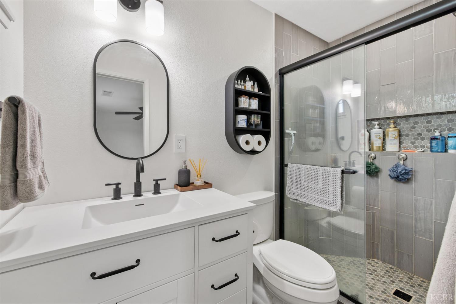 887 Linda Lee Cir, Lemoore, CA 93245