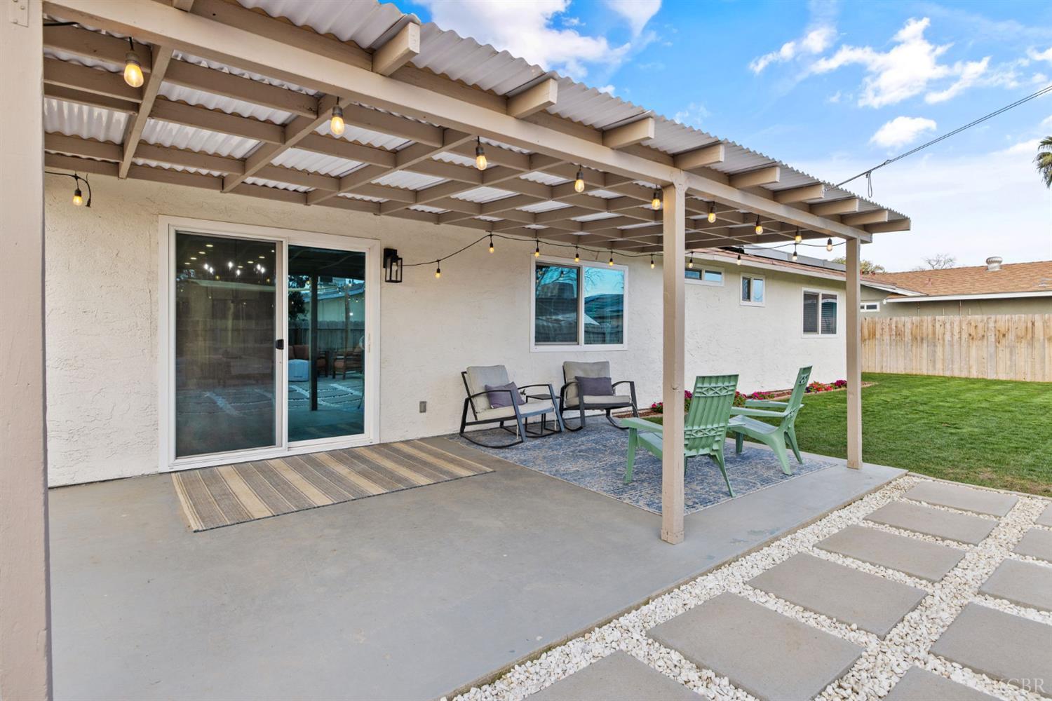 887 Linda Lee Cir, Lemoore, CA 93245