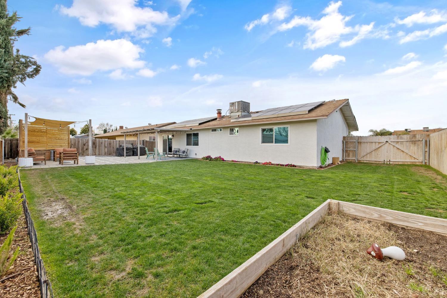 887 Linda Lee Cir, Lemoore, CA 93245