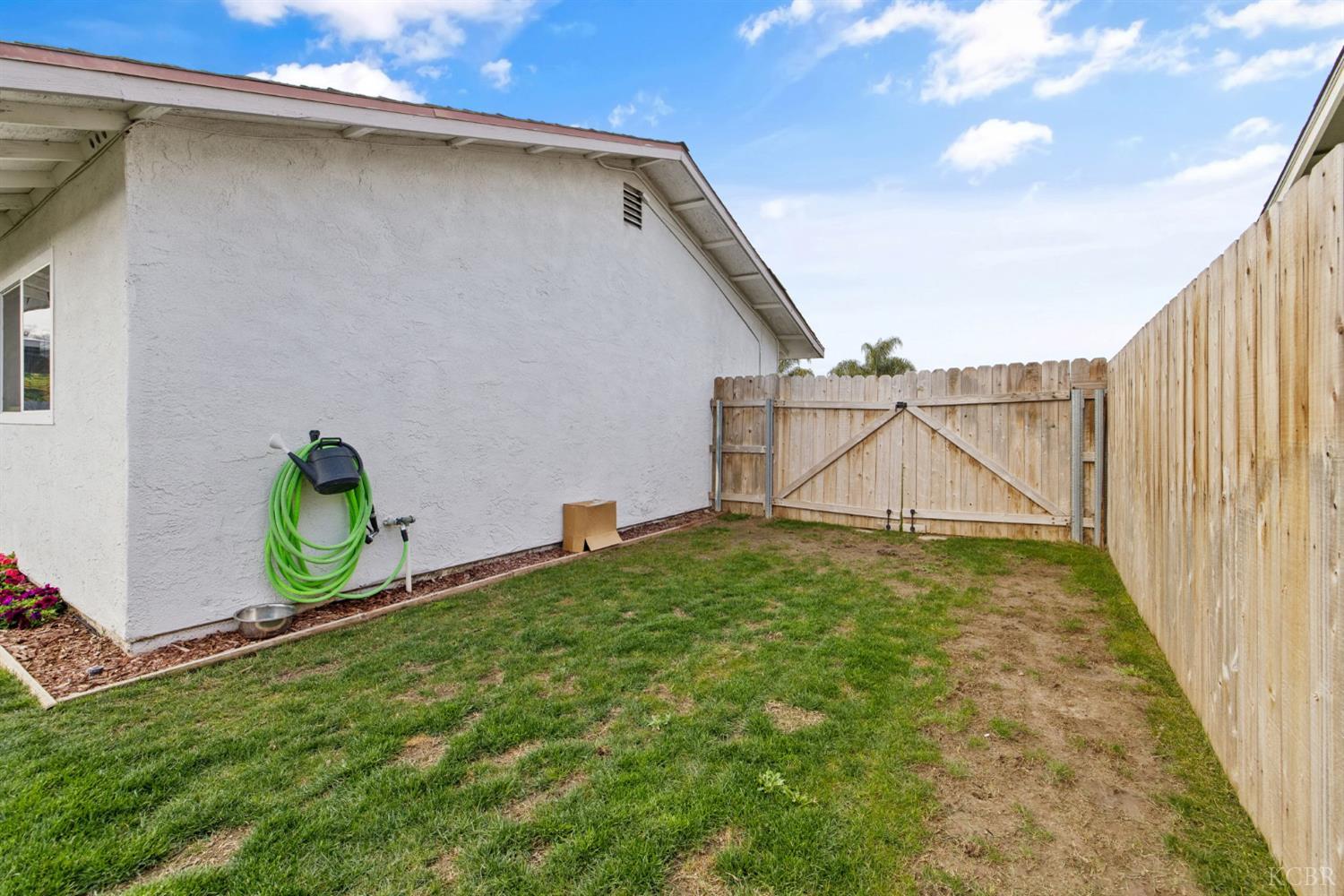 887 Linda Lee Cir, Lemoore, CA 93245