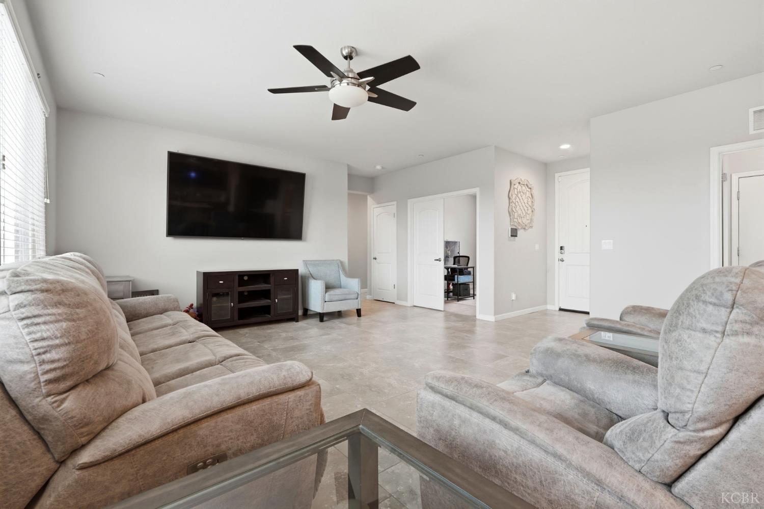 1340 Waterview St, Hanford, CA 93230