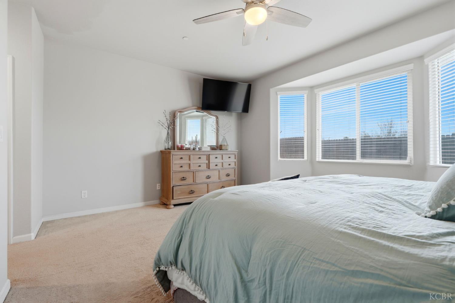 1340 Waterview St, Hanford, CA 93230