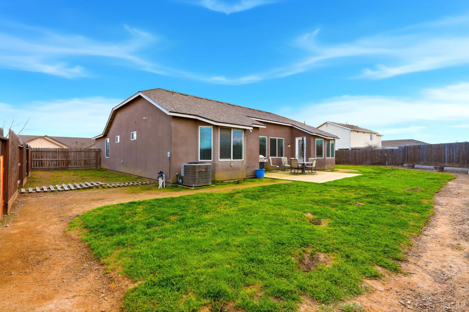 1340 Waterview St, Hanford, CA 93230