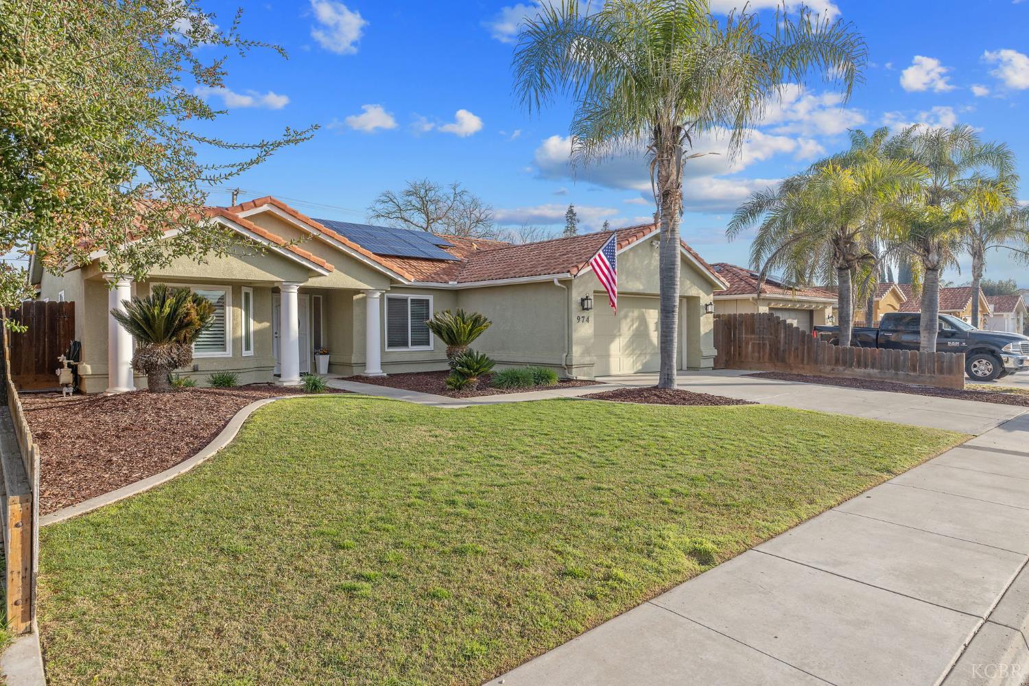 974 Cedarwood St, Hanford, CA 93230