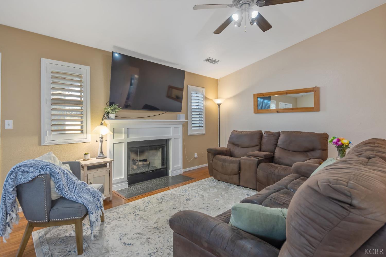 974 Cedarwood St, Hanford, CA 93230