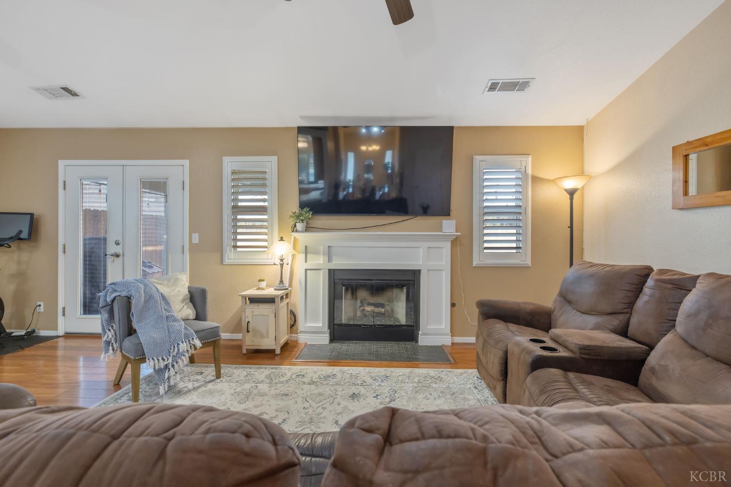 974 Cedarwood St, Hanford, CA 93230