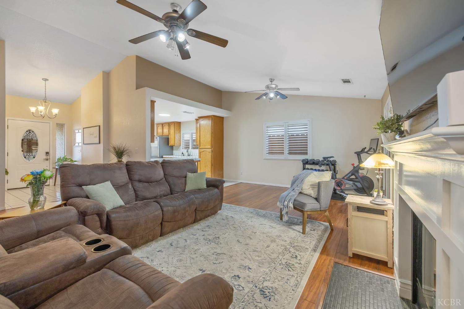 974 Cedarwood St, Hanford, CA 93230