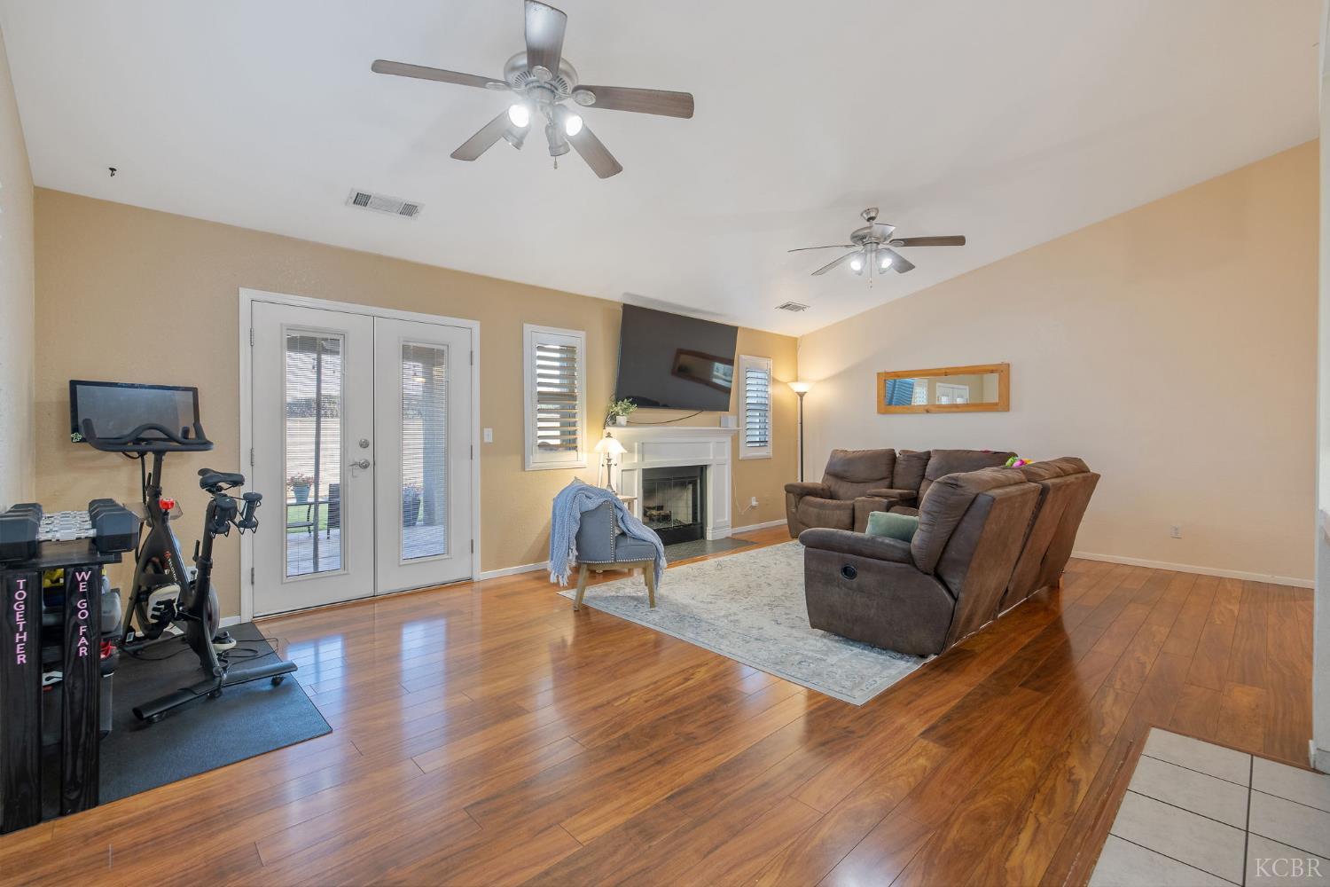 974 Cedarwood St, Hanford, CA 93230