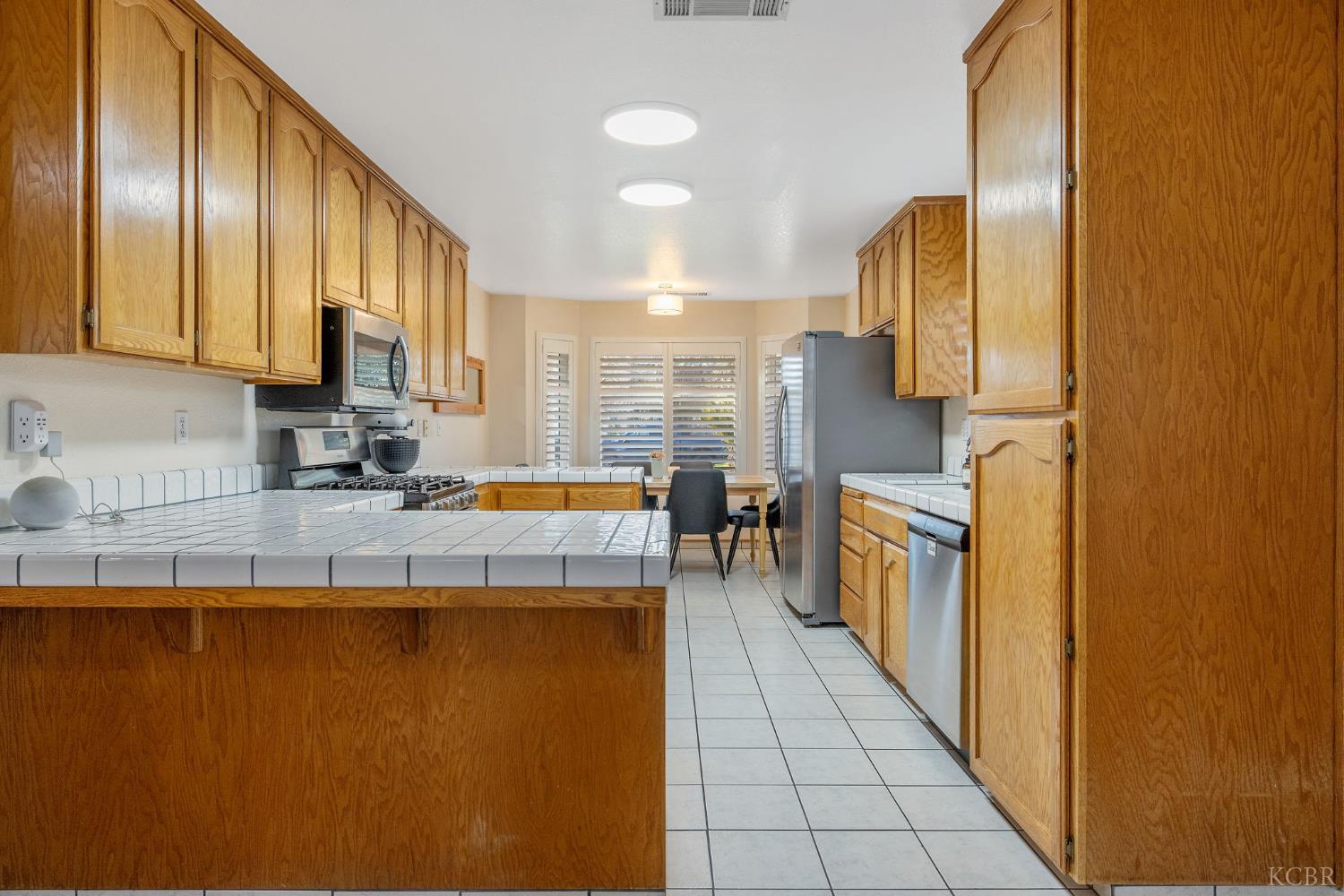 974 Cedarwood St, Hanford, CA 93230