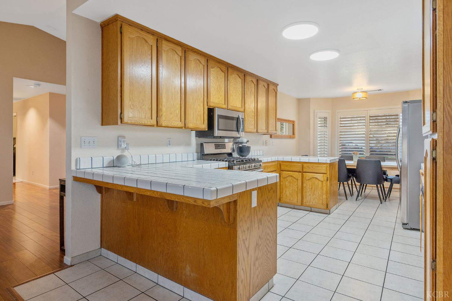 974 Cedarwood St, Hanford, CA 93230