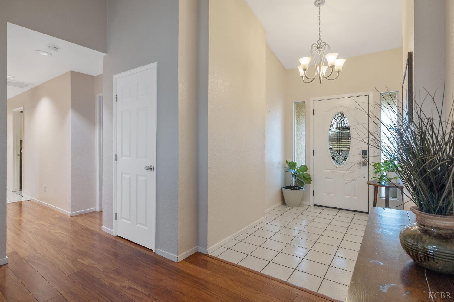 974 Cedarwood St, Hanford, CA 93230