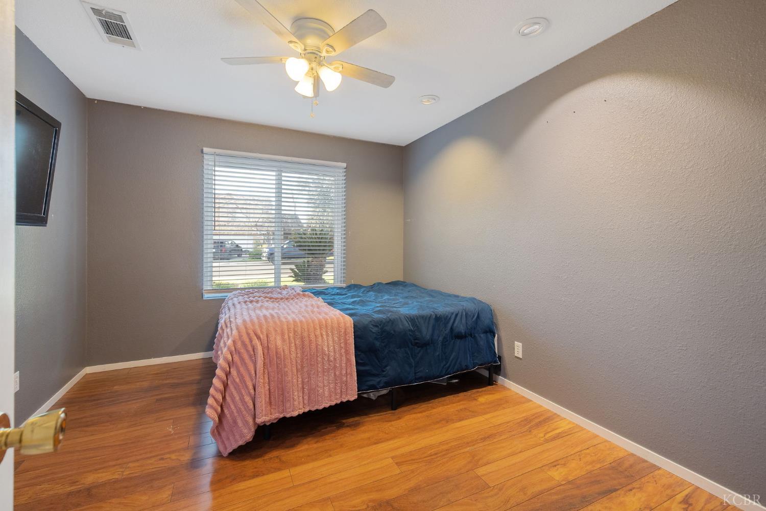 974 Cedarwood St, Hanford, CA 93230