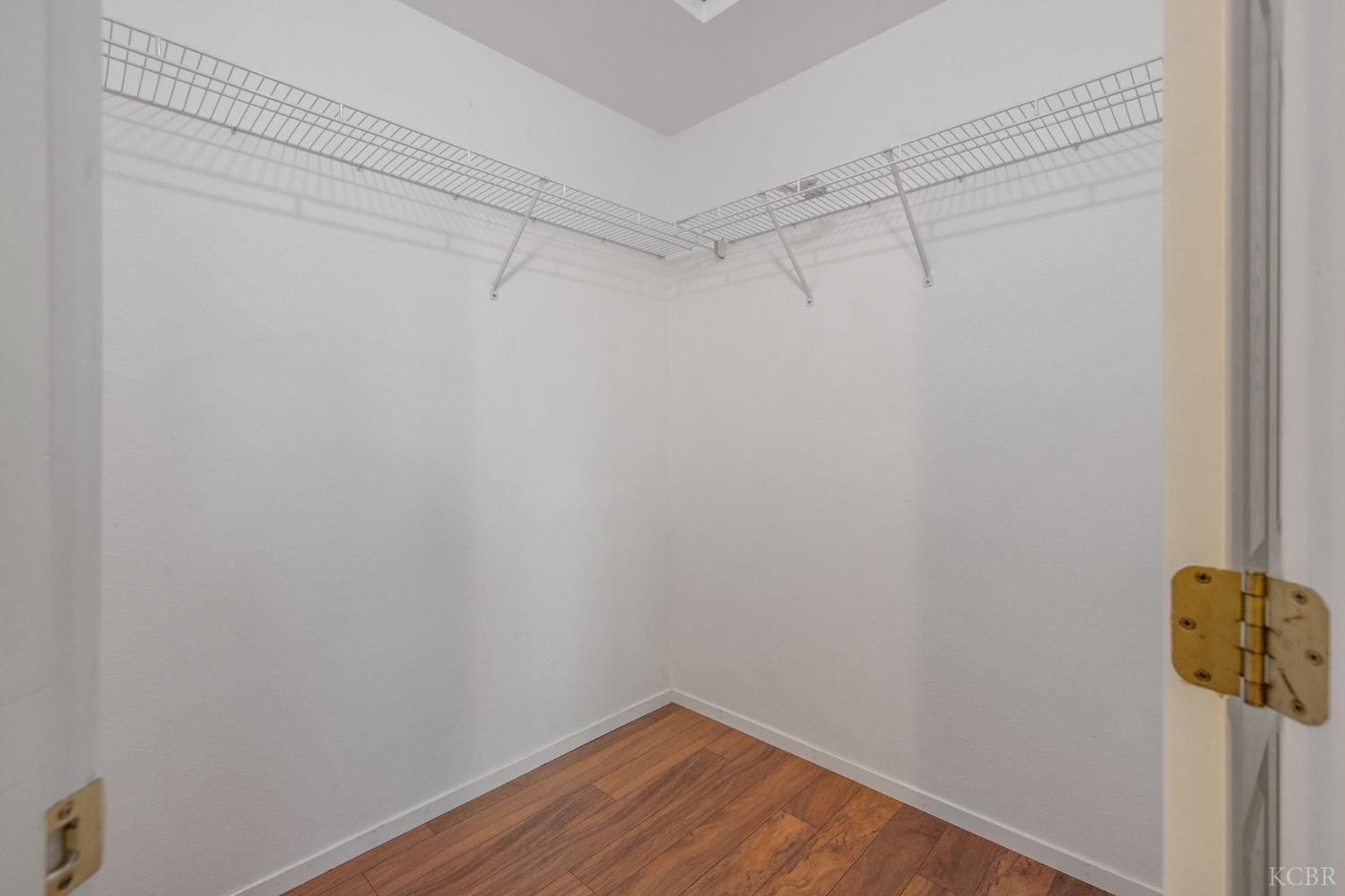 974 Cedarwood St, Hanford, CA 93230