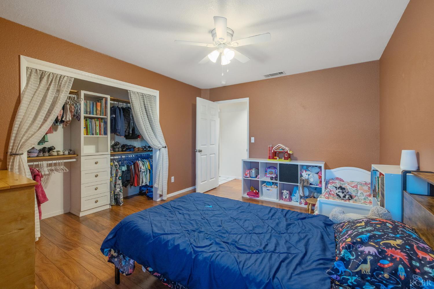 974 Cedarwood St, Hanford, CA 93230