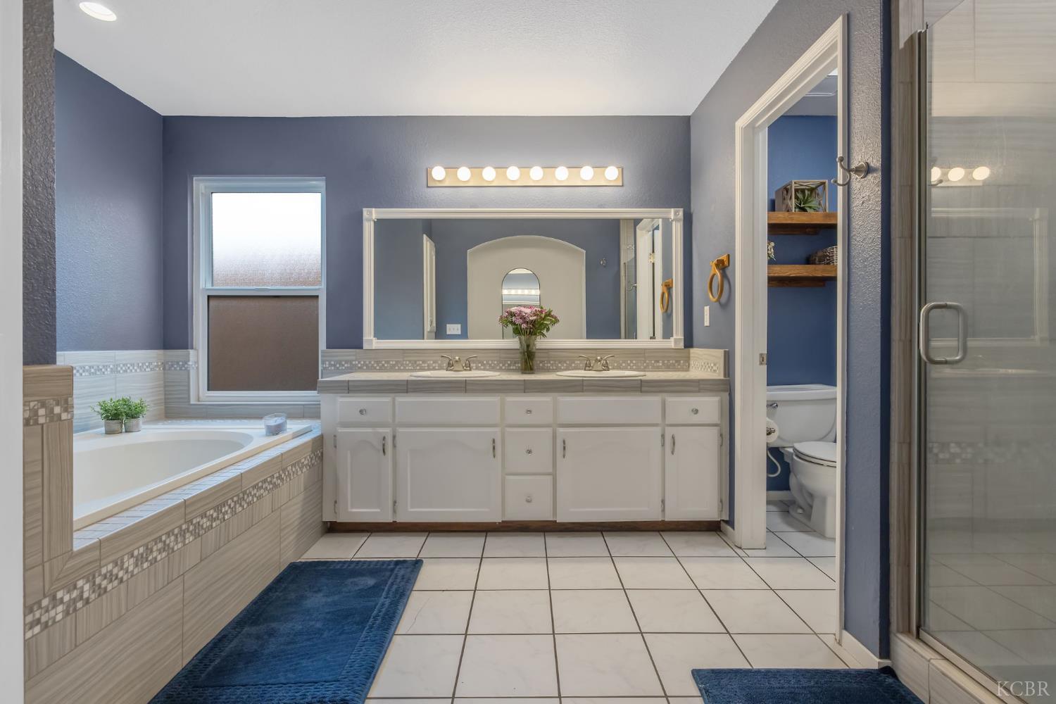 974 Cedarwood St, Hanford, CA 93230