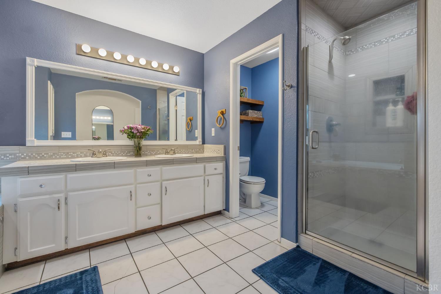 974 Cedarwood St, Hanford, CA 93230