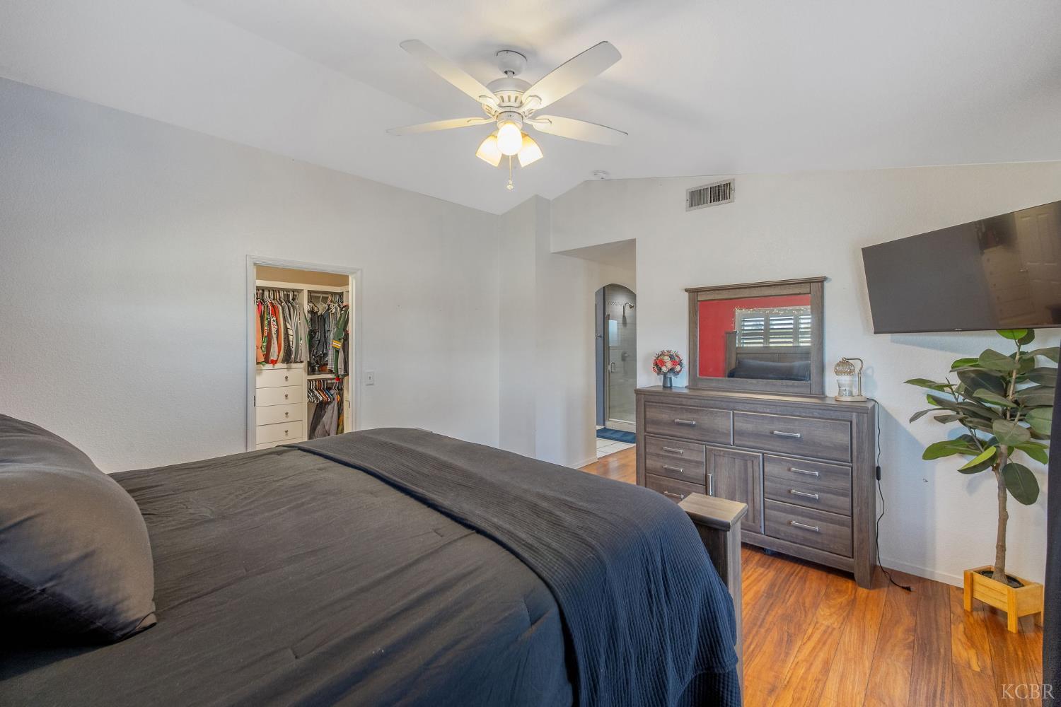 974 Cedarwood St, Hanford, CA 93230