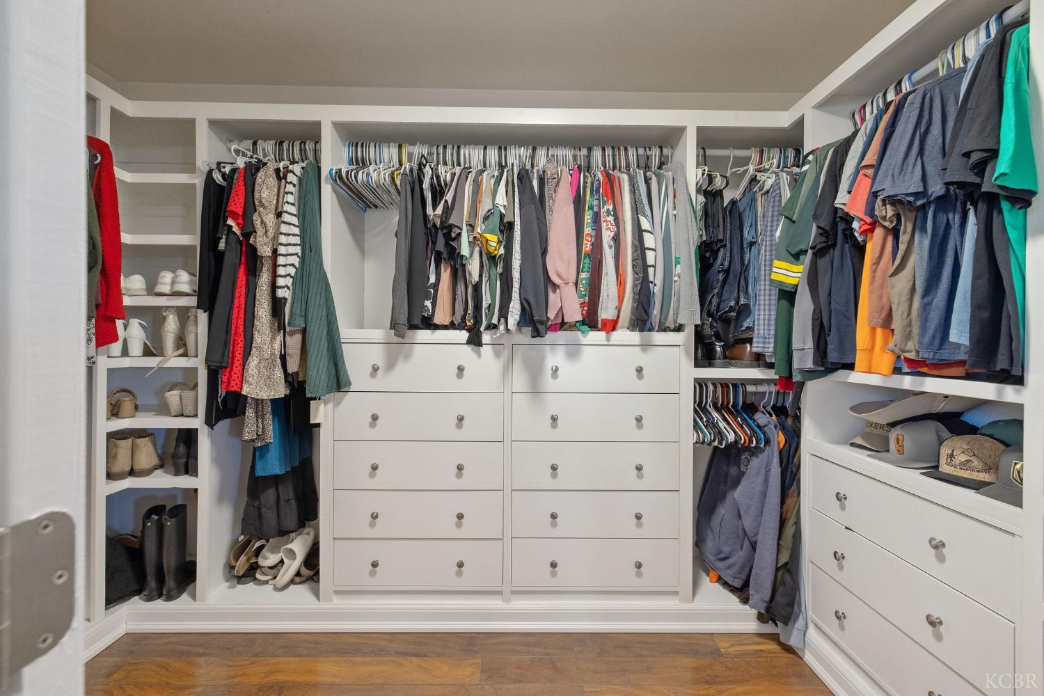 974 Cedarwood St, Hanford, CA 93230