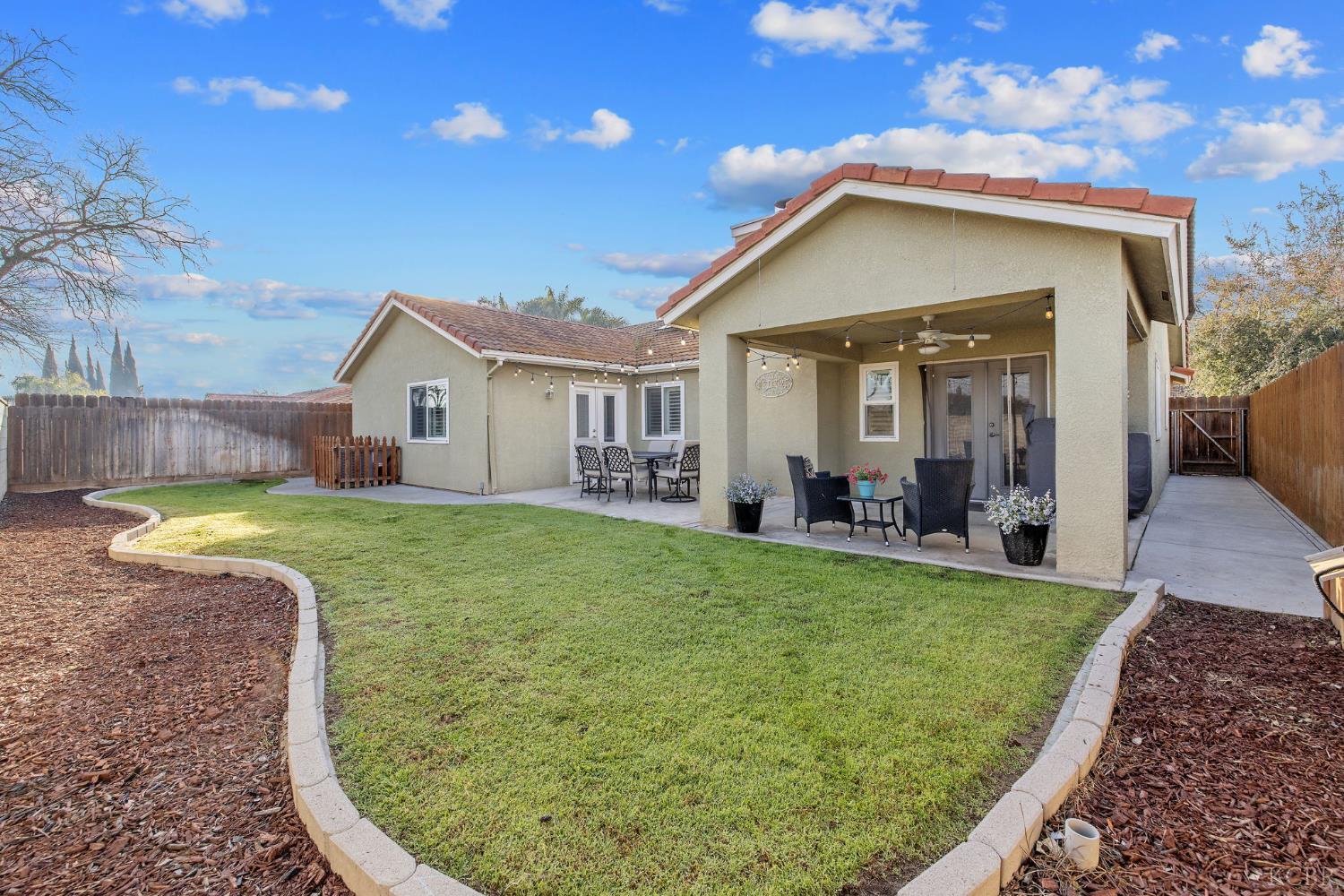 974 Cedarwood St, Hanford, CA 93230