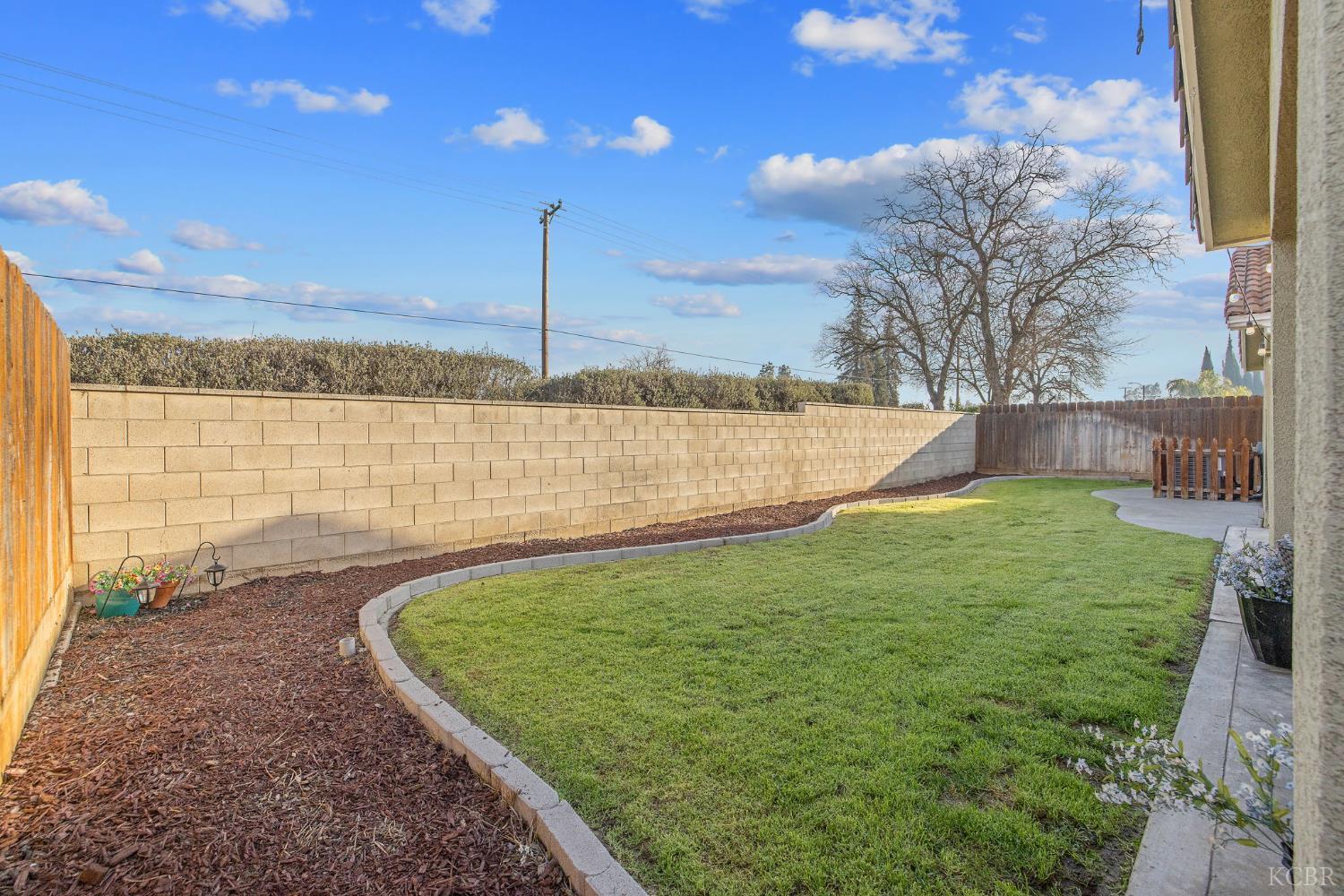 974 Cedarwood St, Hanford, CA 93230