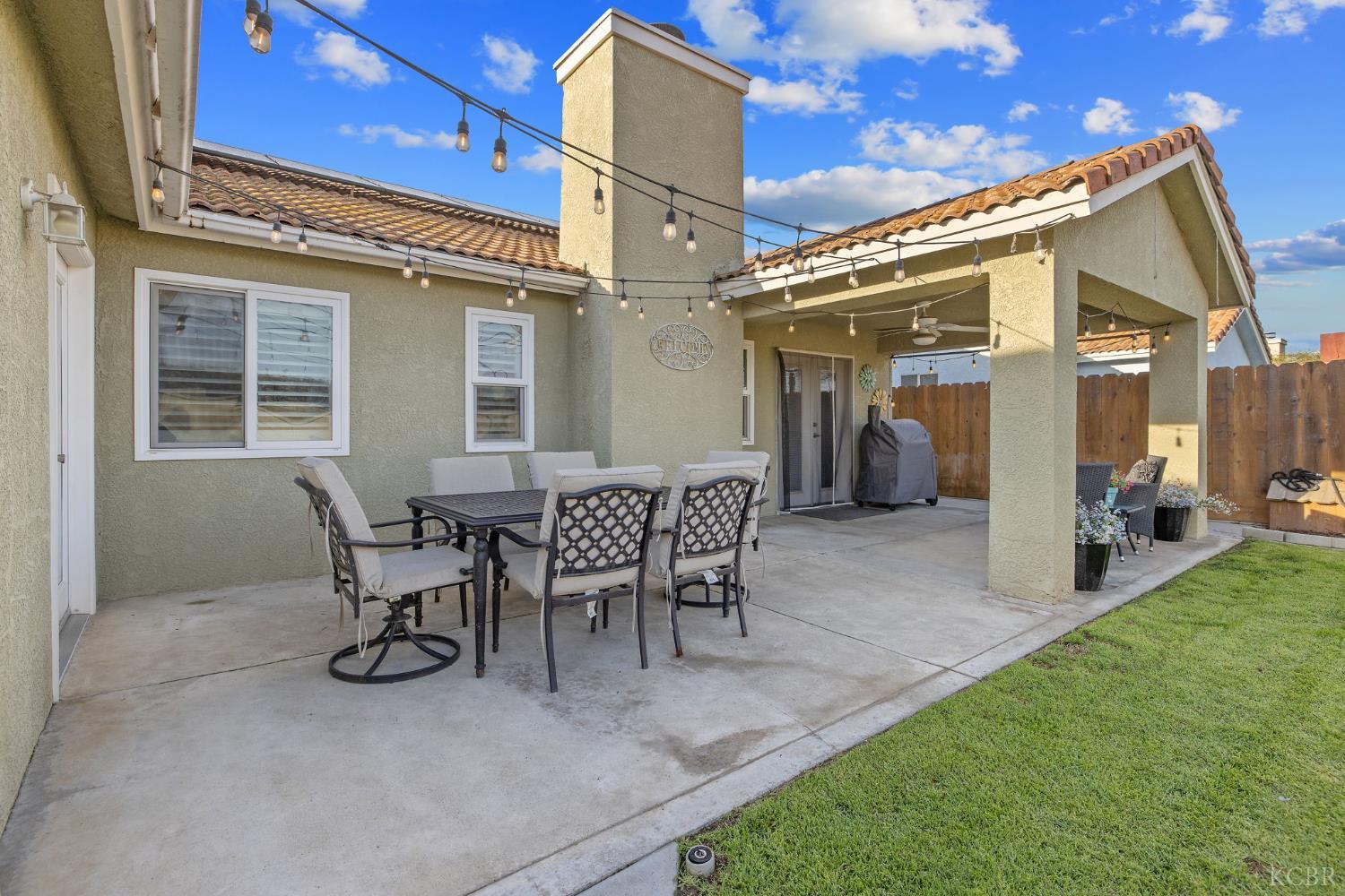 974 Cedarwood St, Hanford, CA 93230