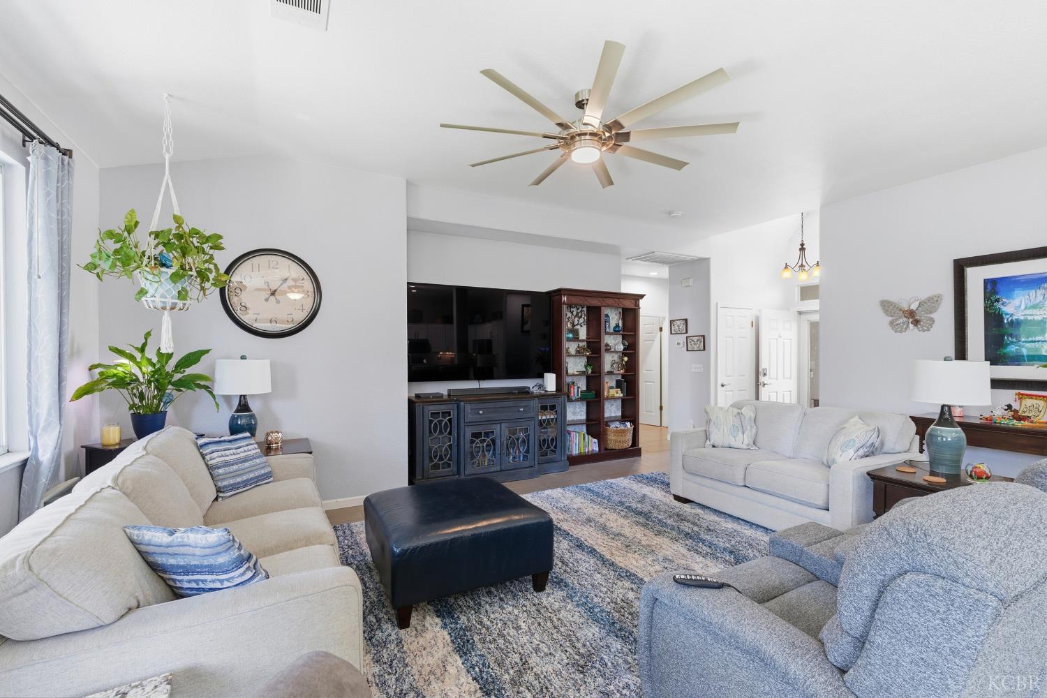 1573 Fireside Way, Lemoore, CA 93245