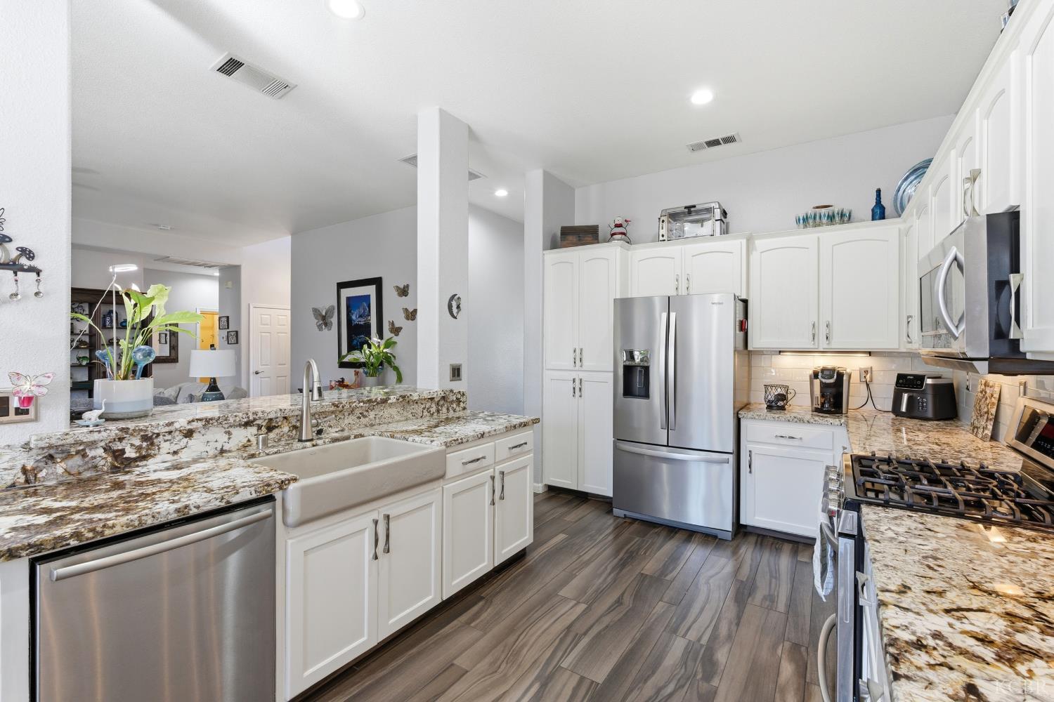 1573 Fireside Way, Lemoore, CA 93245