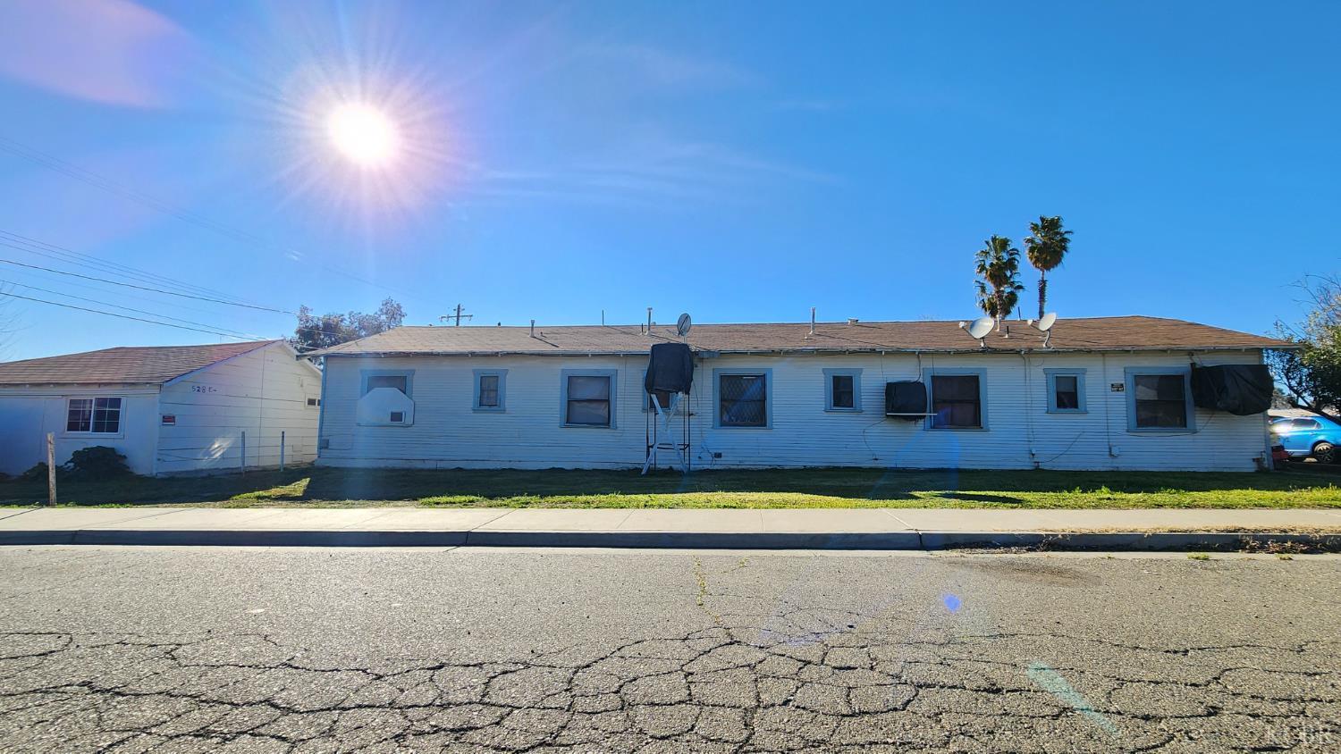 524 E Fresno St, Avenal, CA 93204