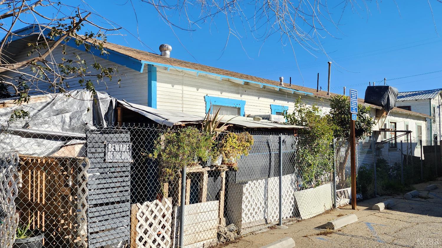 524 E Fresno St, Avenal, CA 93204