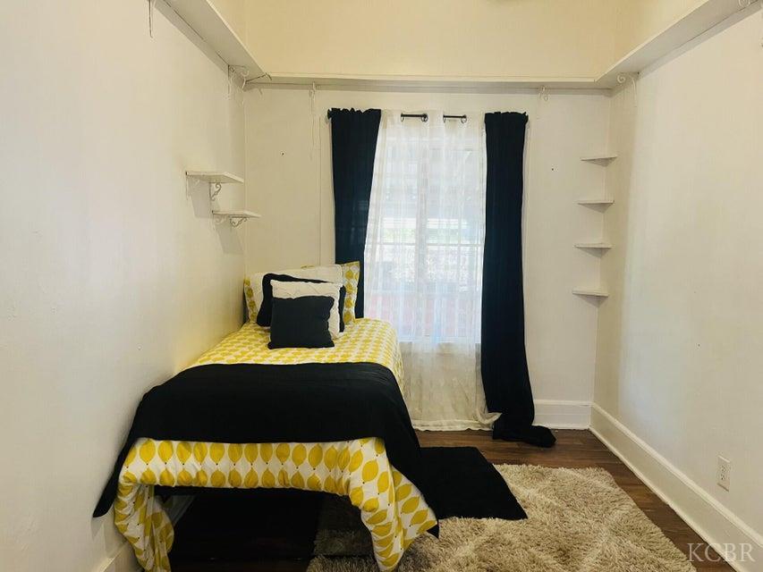 824 N Willis St, Visalia, CA 93291