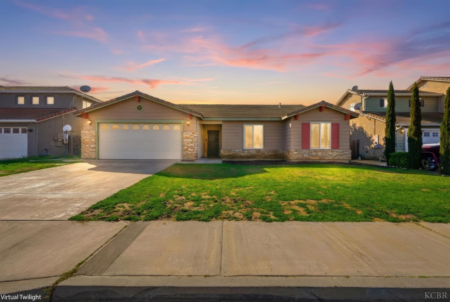 1079 W Ambassador Dr, Hanford, CA 93230