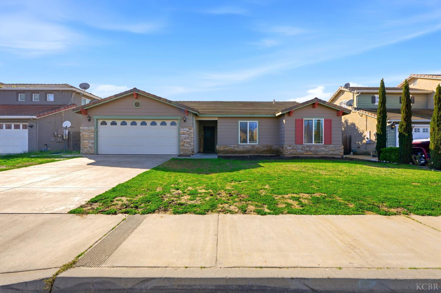 1079 W Ambassador Dr, Hanford, CA 93230