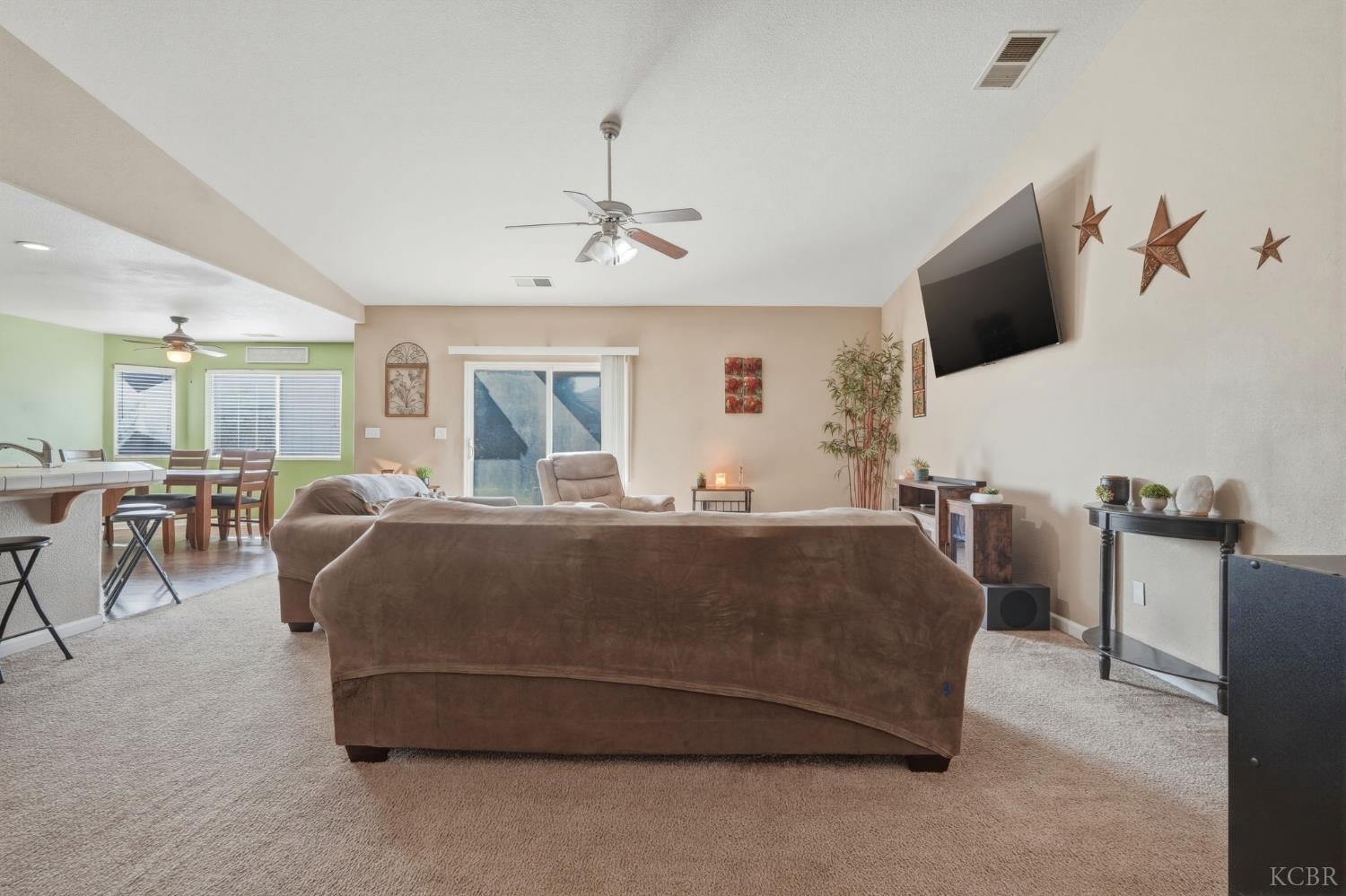 1079 W Ambassador Dr, Hanford, CA 93230