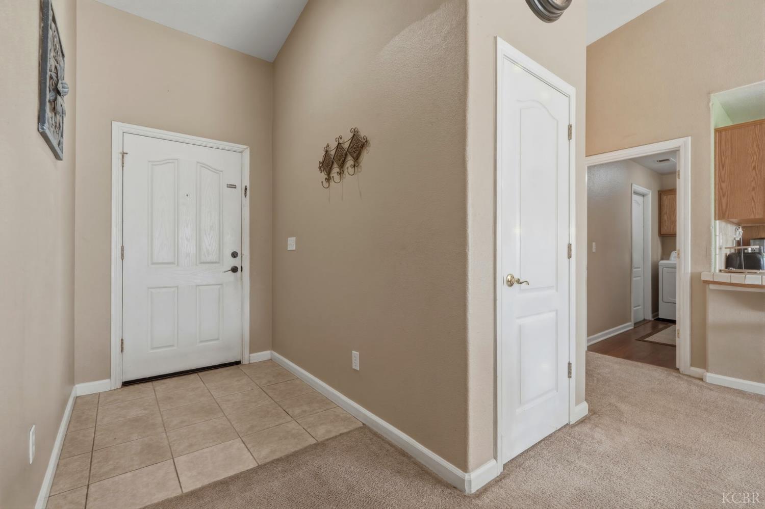 1079 W Ambassador Dr, Hanford, CA 93230