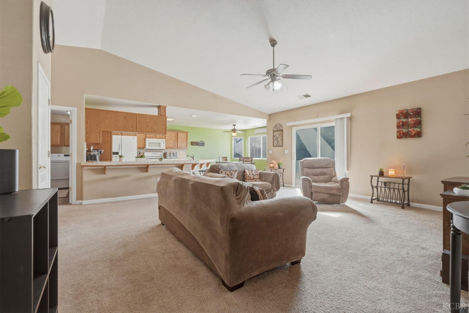 1079 W Ambassador Dr, Hanford, CA 93230