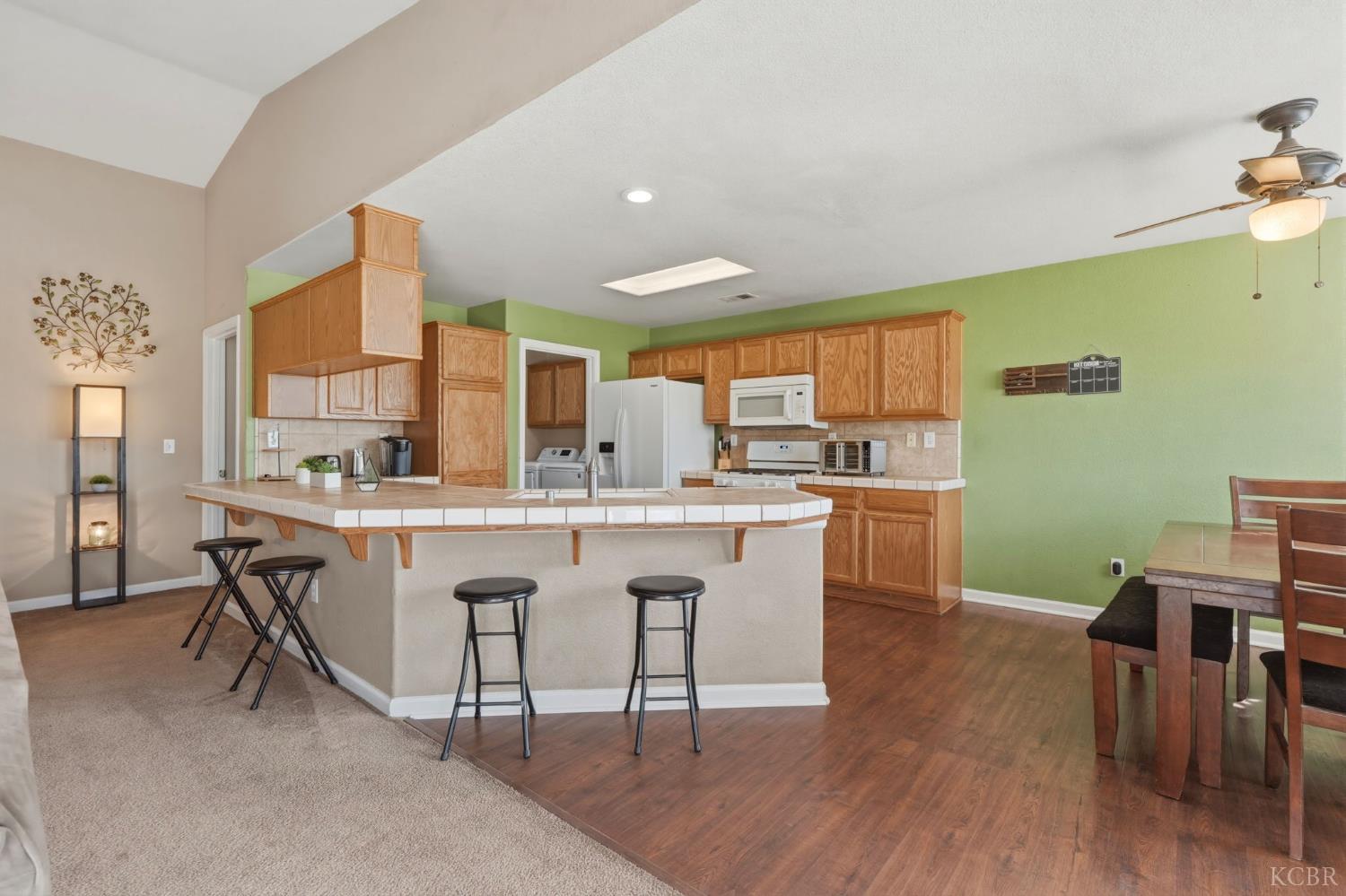 1079 W Ambassador Dr, Hanford, CA 93230