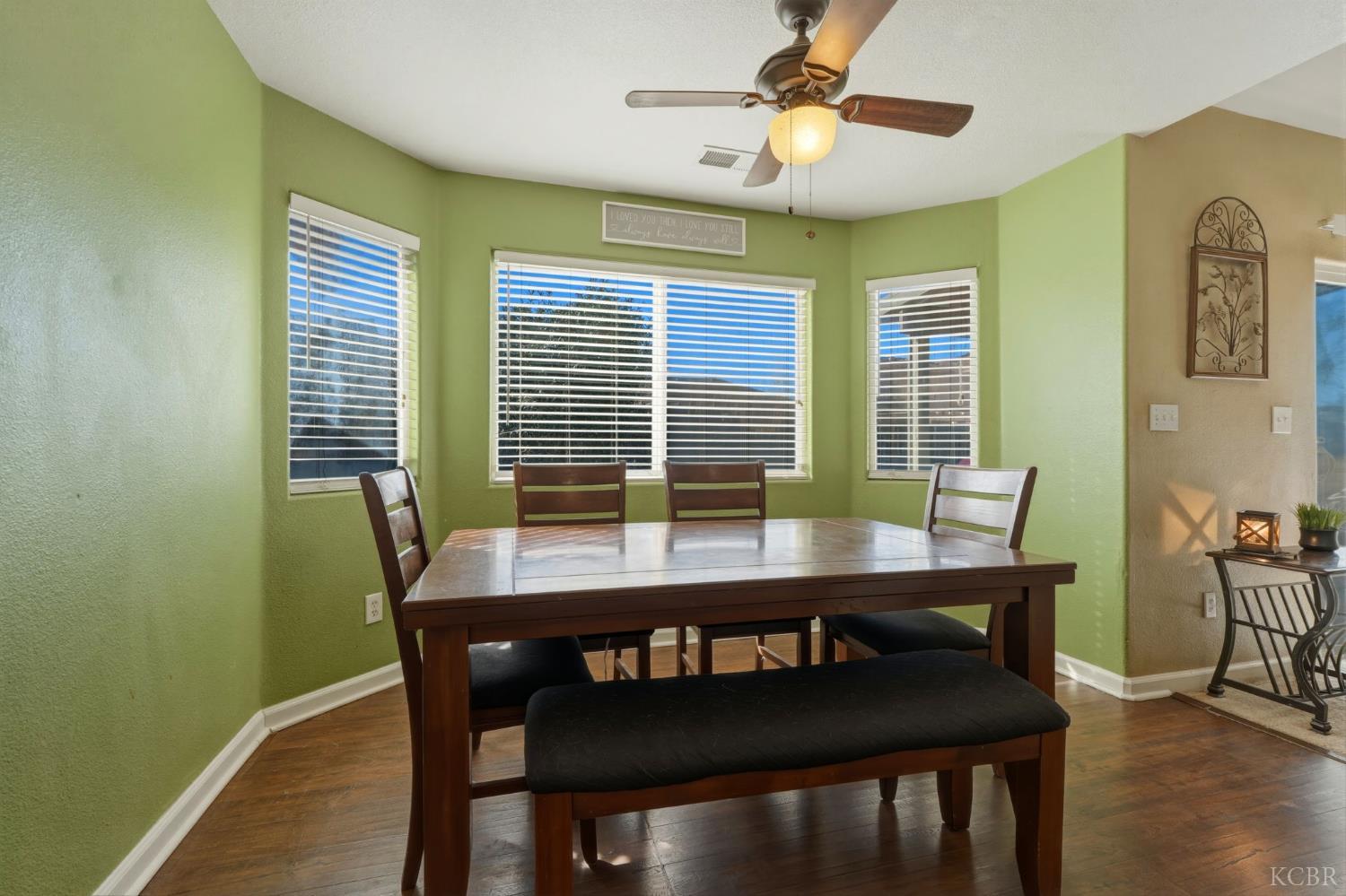 1079 W Ambassador Dr, Hanford, CA 93230