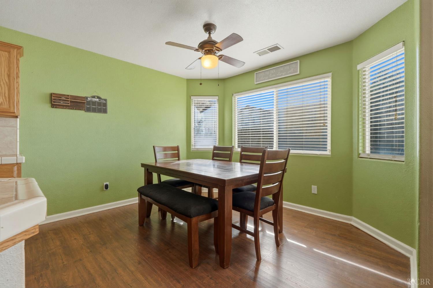 1079 W Ambassador Dr, Hanford, CA 93230